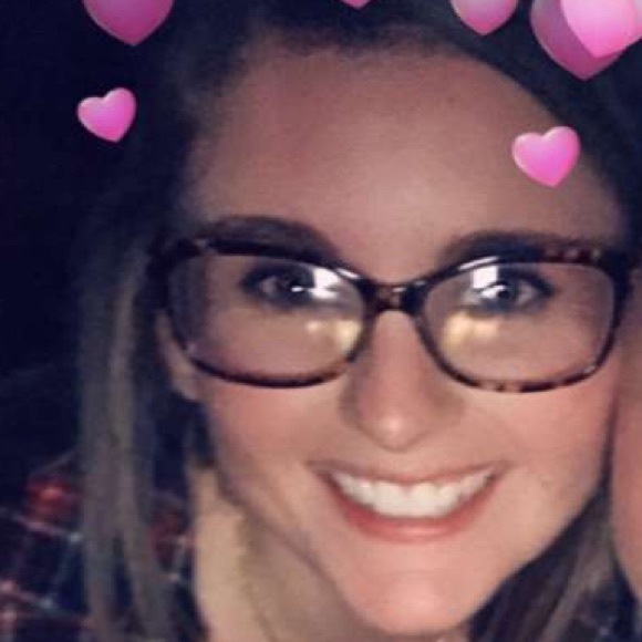 Meet your Posher, Kelsey - Picture 1 of 1